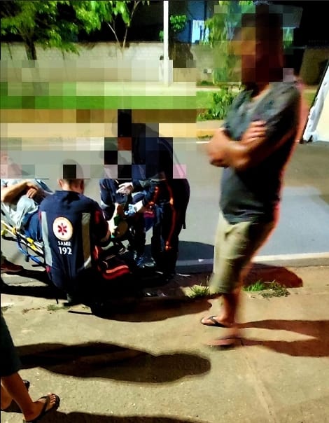 Ciclista fica ferido após queda